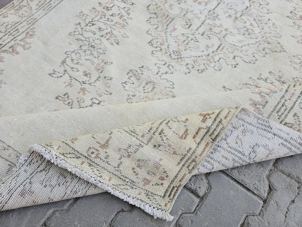 5x8 Vintage Turkish Rug : Hand Knotted wool Beige Distressed Oriental Rug