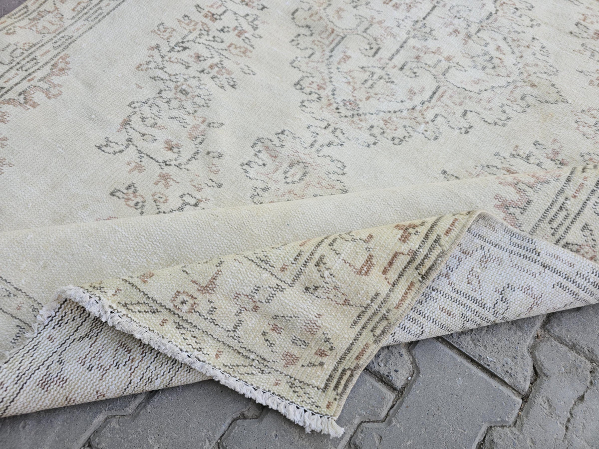 5x8 Vintage Turkish Rug : Hand Knotted wool Beige Distressed Oriental Rug
