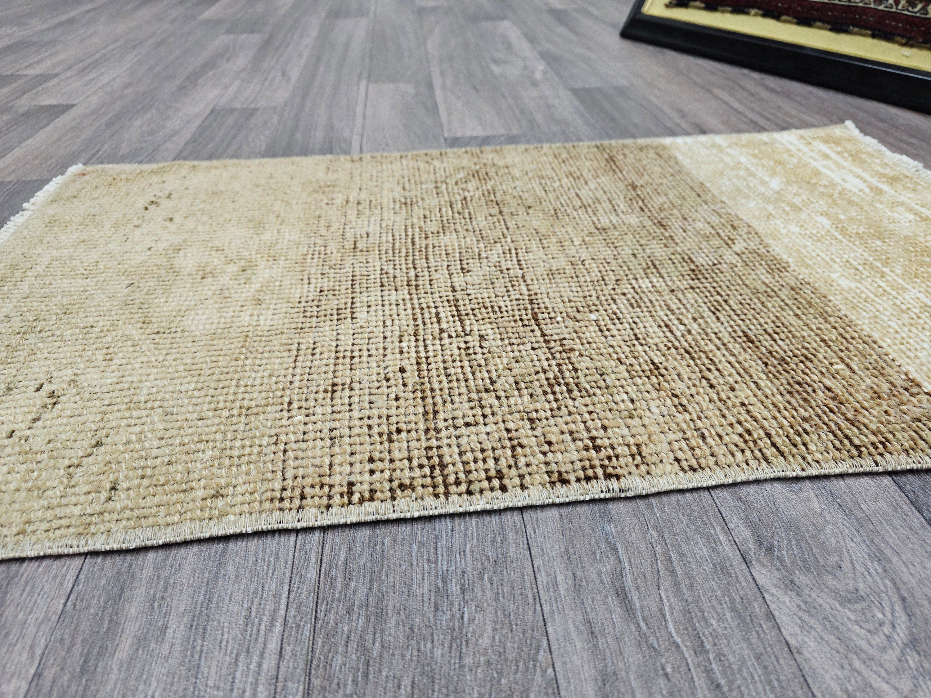 Vintage Oushak Wool Rug: Neutral Turkish Bath Mat (20x35 inches)