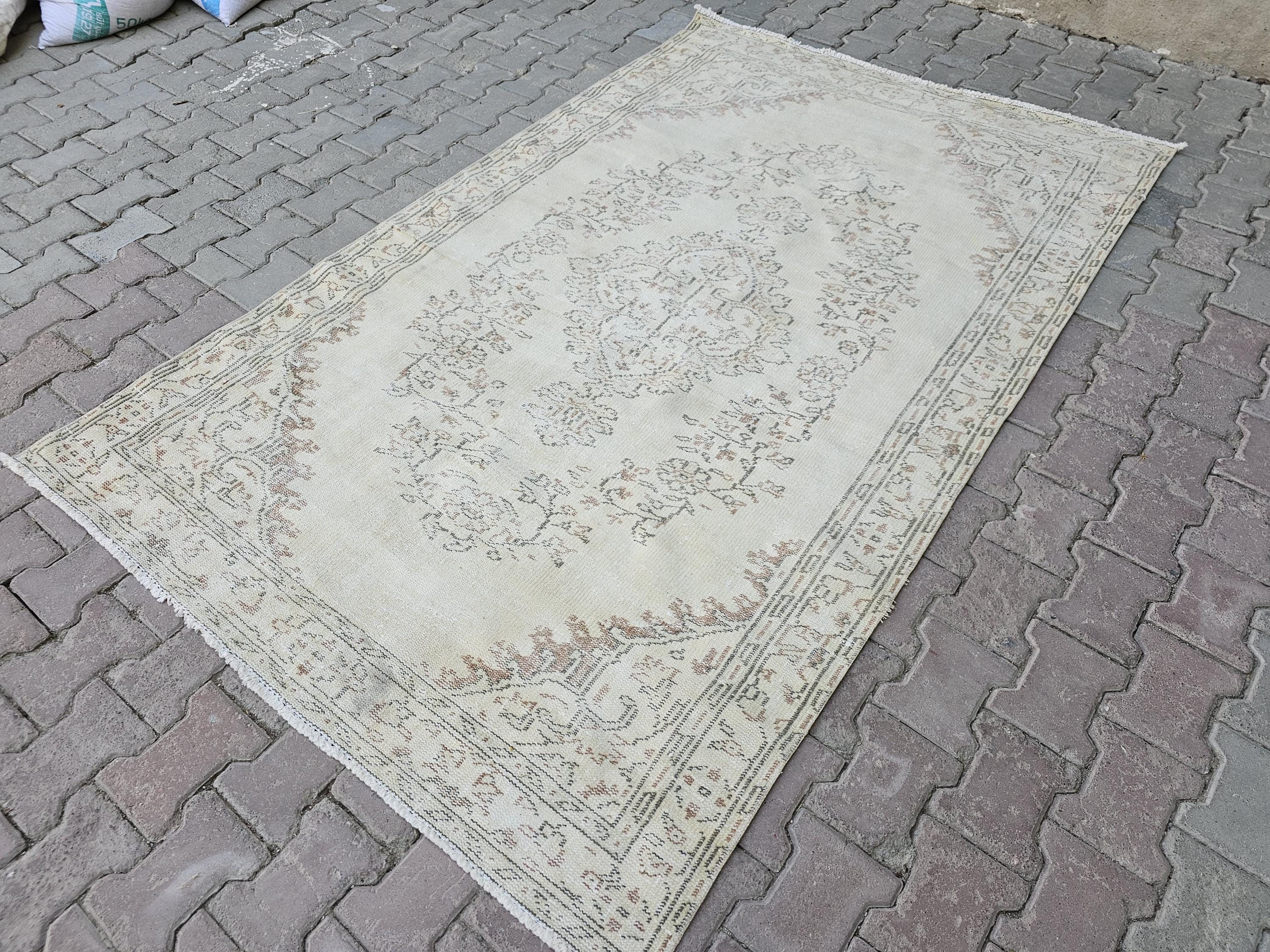 5x8 Vintage Turkish Rug : Hand Knotted wool Beige Distressed Oriental Rug