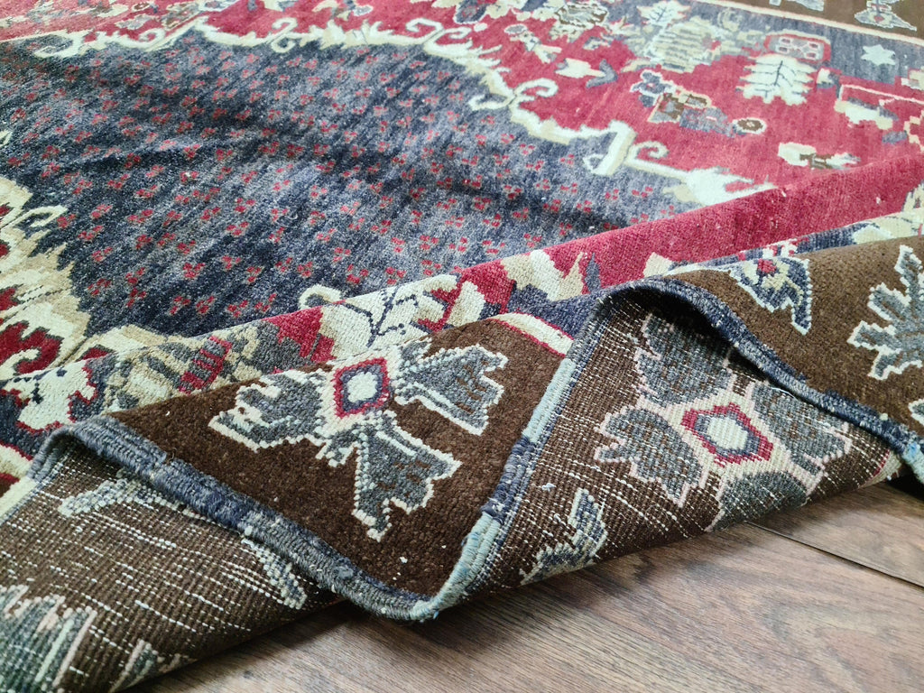 Authentic Vintage Turkish Rug / 6,6 x 10,75 feet