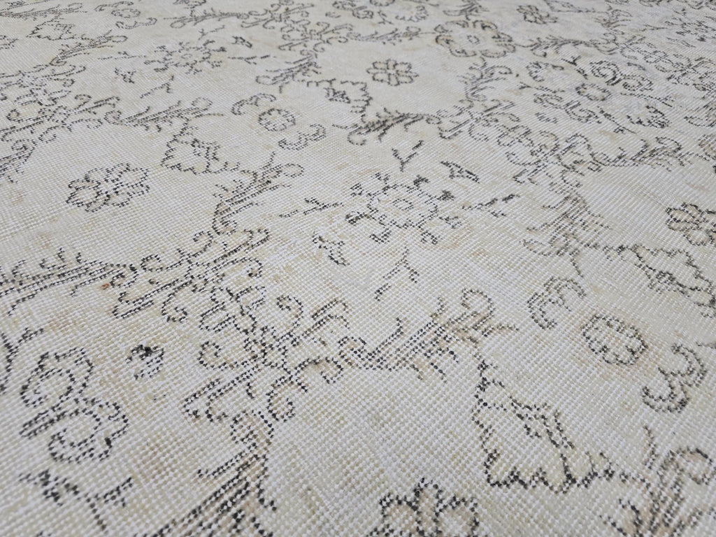 Vintage Turkish Oushak Rug 5x8: Handwoven Cream Floral Medallion