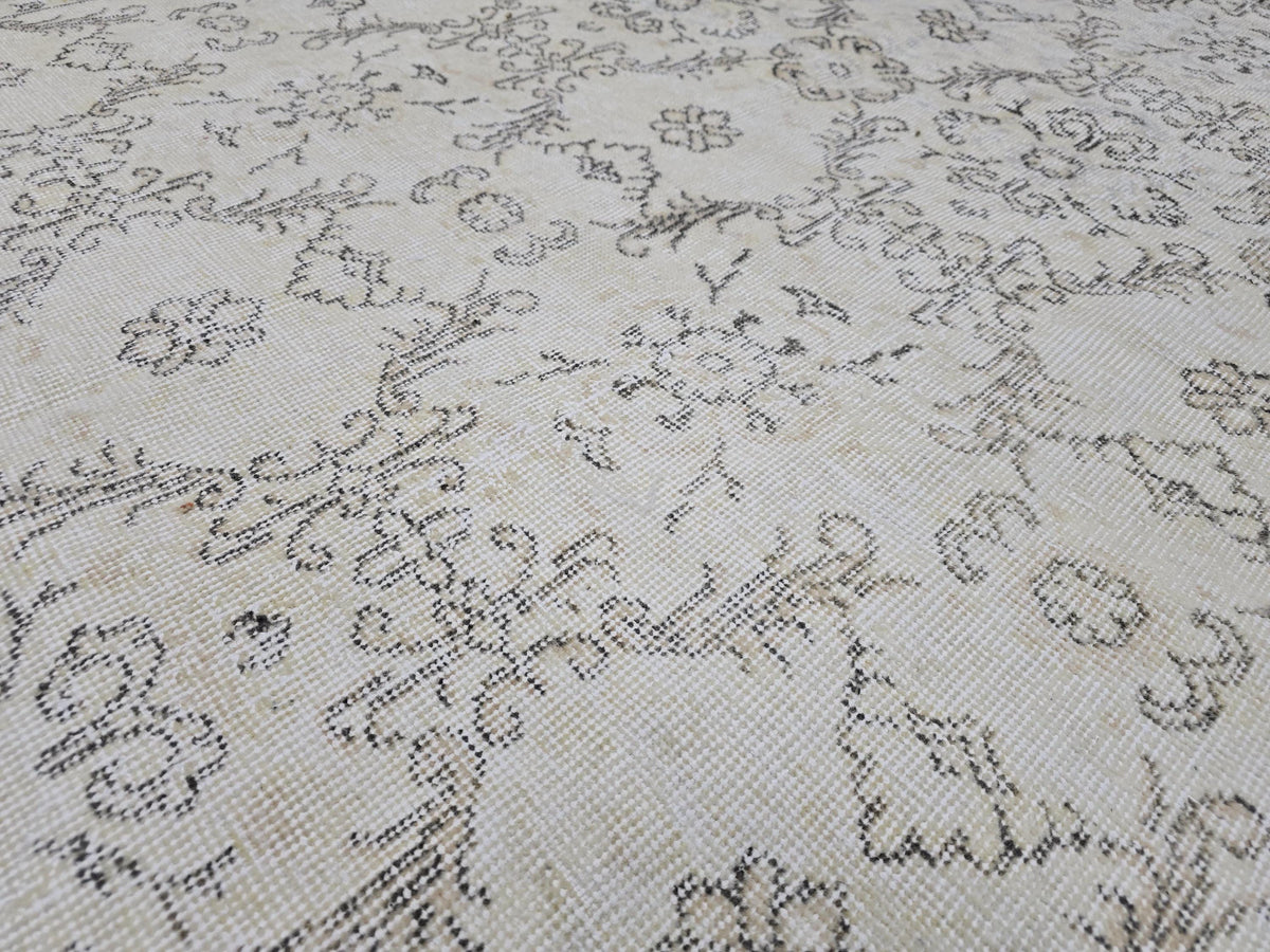 Vintage Turkish Oushak Rug 5x8: Handwoven Cream Floral Medallion