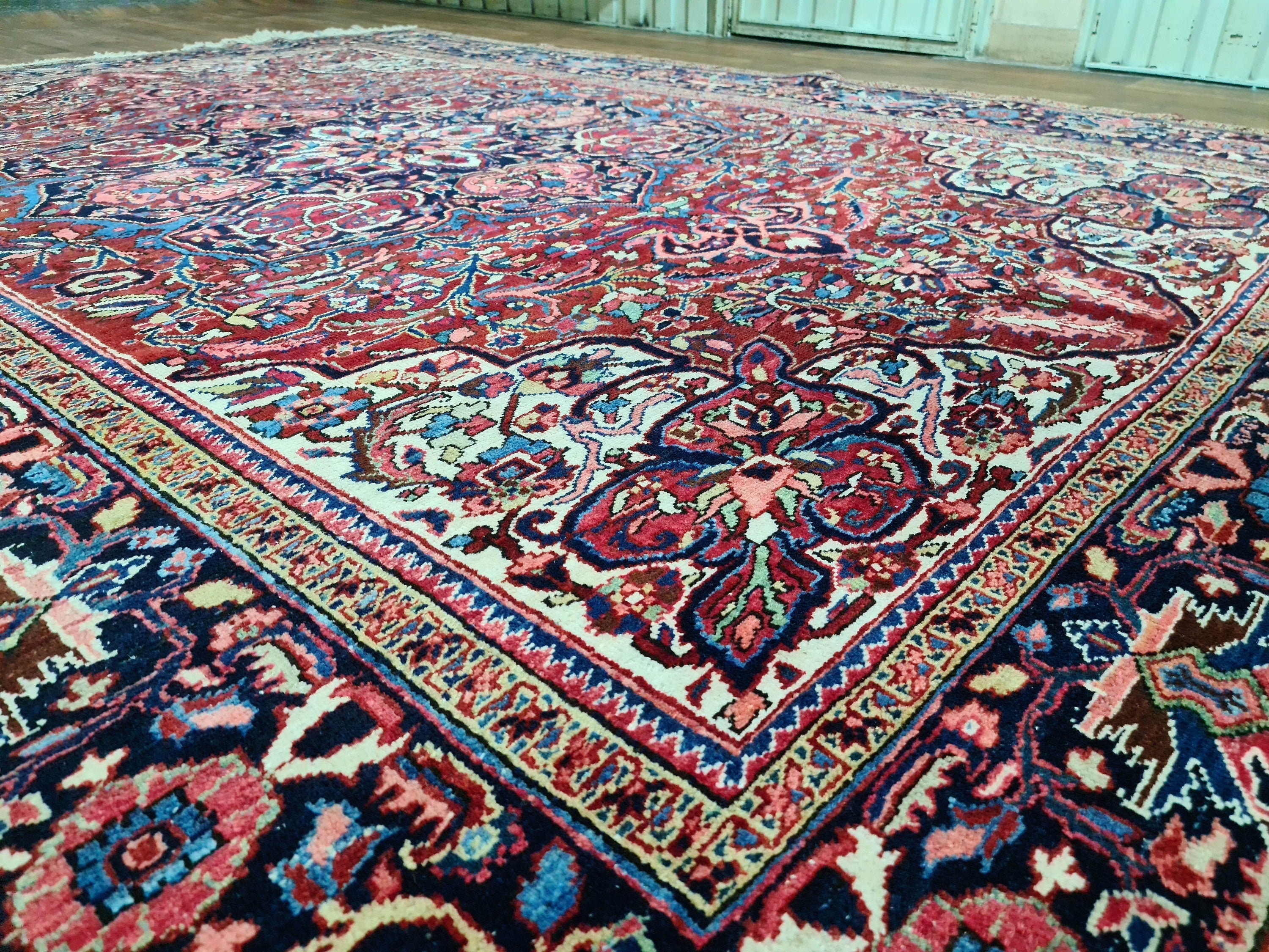 Large Hand-Knotted Heriz Rug: Antique Wool Oriental Carpet