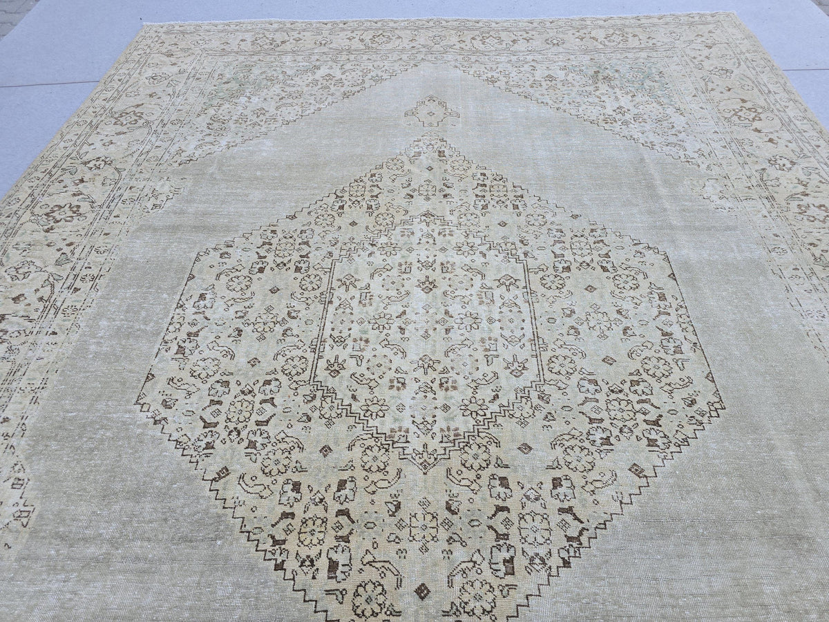 10x13 Hand-Knotted Oushak Rug: Vintage Turkish Wool Carpet