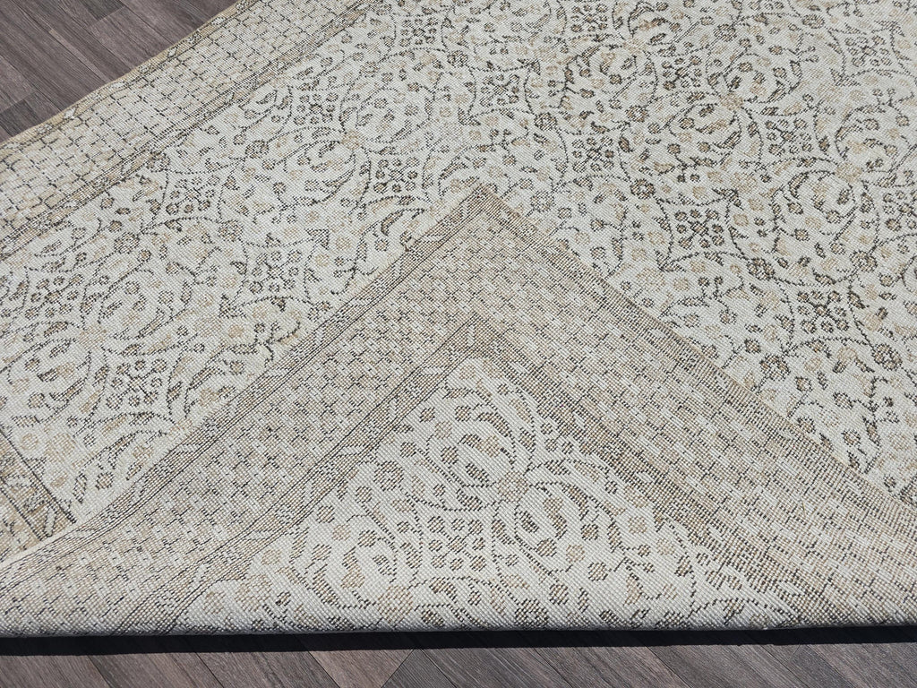 Vintage Turkish Oushak Wool Rug: 5.7x9.4 ft, Hand-Knotted Neutral Area Rug