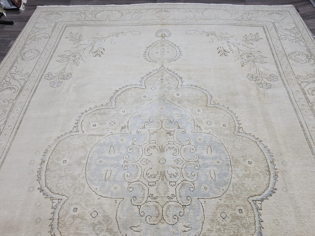 Vintage Handwoven Wool Turkish Rug 9x12: Cream Floral Medallion