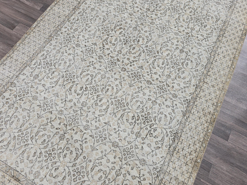 Vintage Turkish Oushak Wool Rug: 5.7x9.4 ft, Hand-Knotted Neutral Area Rug