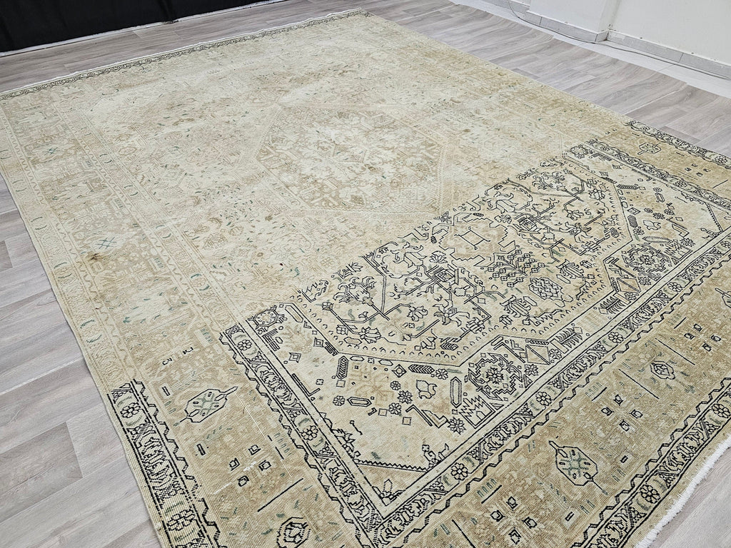 Hand-Knotted Wool Heriz Rug: 9x12 Vintage Turkish Geometric Area Rug