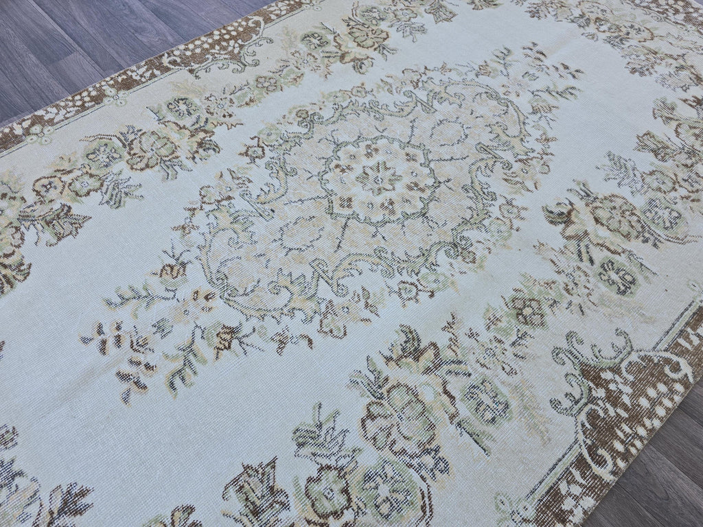 5x8 Hand Knotted Turkish Rug: Vintage Wool Floral Carpet