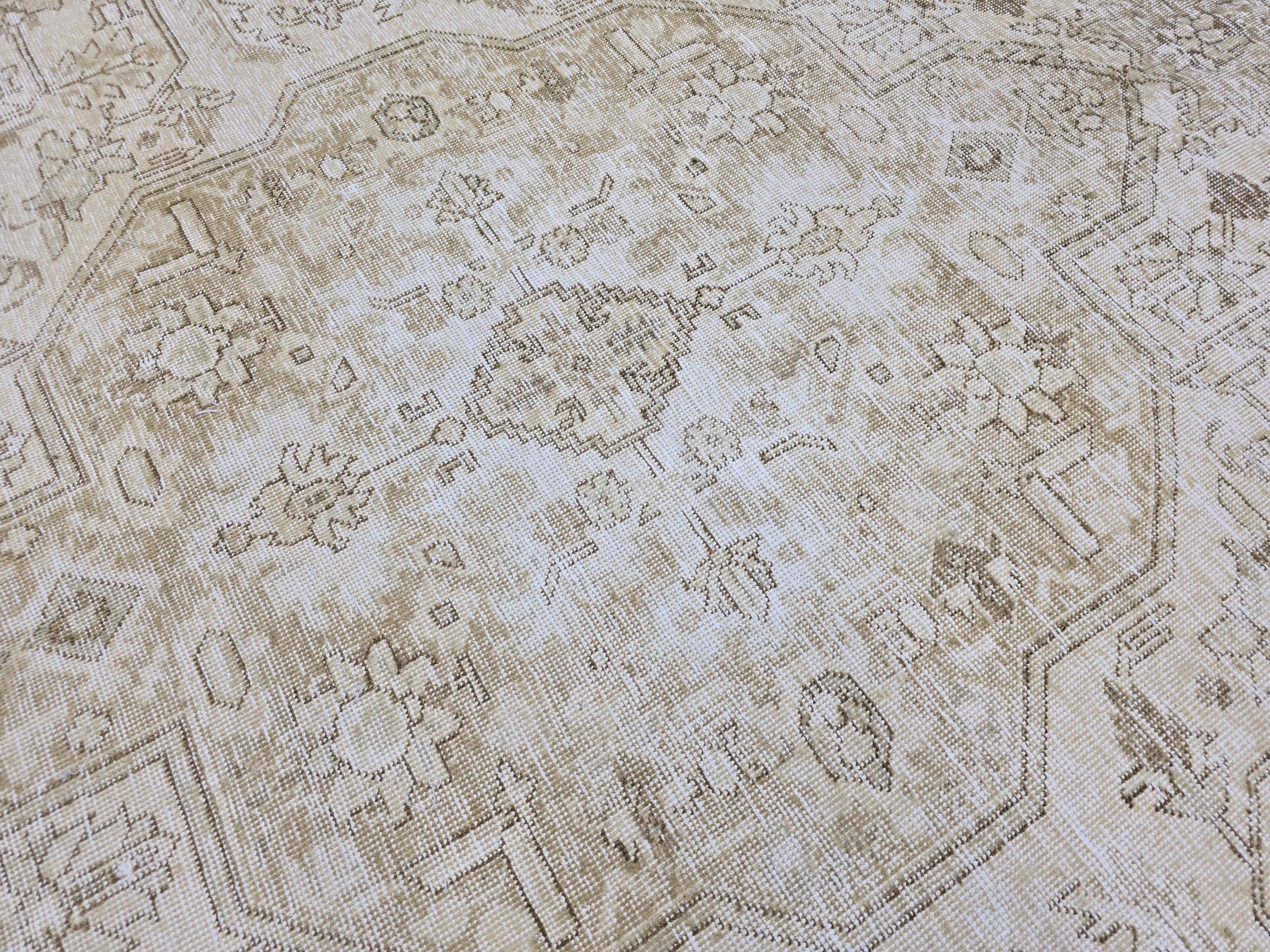 Large Vintage Handwoven Turkish Rug: 9'4" x 12'5" Beige Wool Oushak Carpet