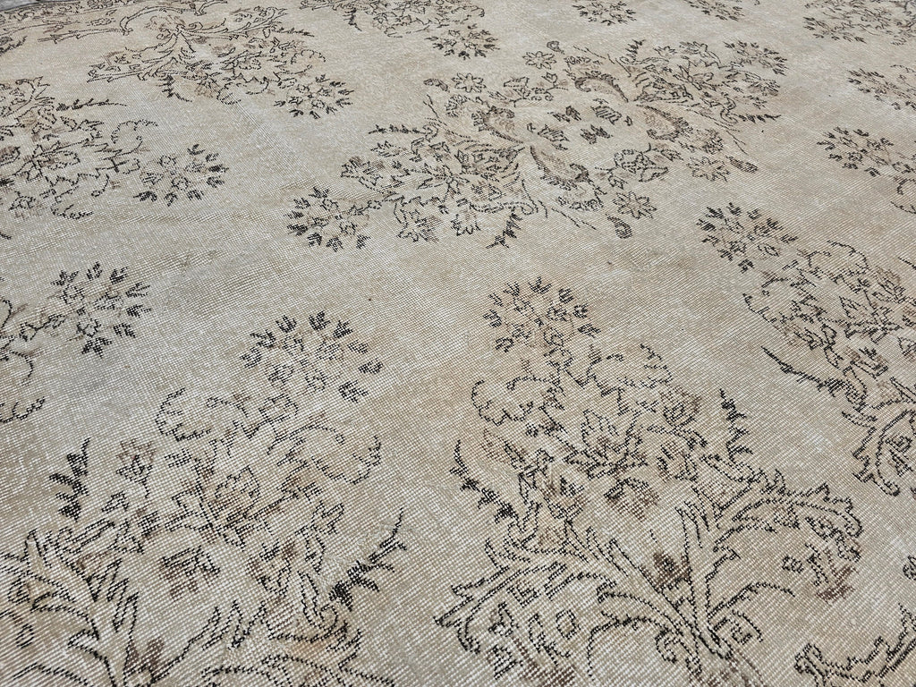 7x10 Vintage Floral Oushak Rug: Handwoven Turkish Wool Carpet (7.10x10.50 ft)