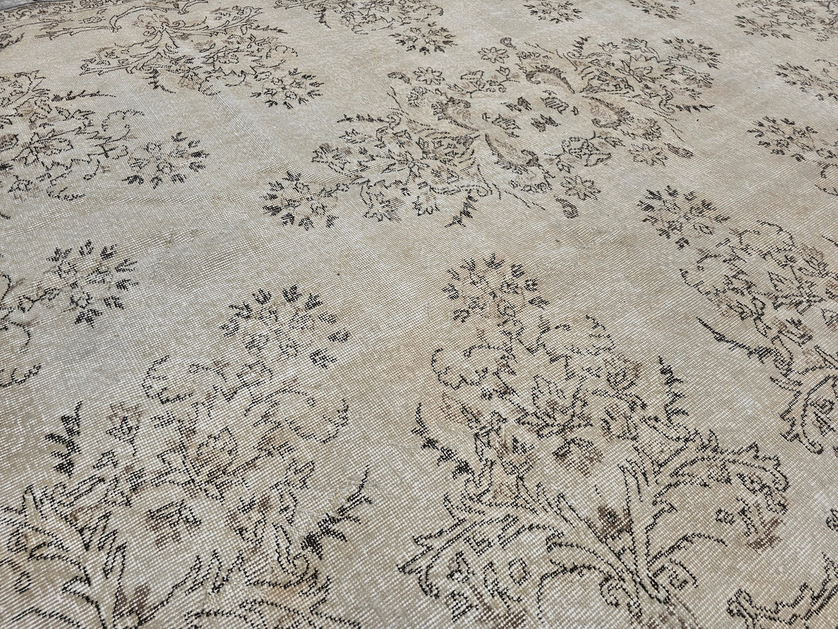 7x10 Vintage Floral Oushak Rug: Handwoven Turkish Wool Carpet (7.10x10.50 ft)