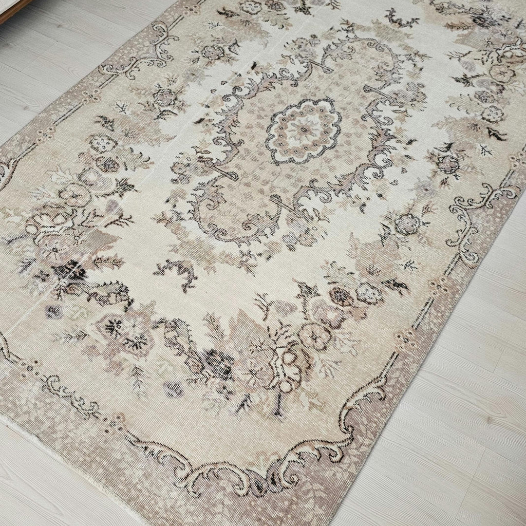 Vintage Turkish Wool Rug 5x8: Beige Floral Oushak Accent Carpet