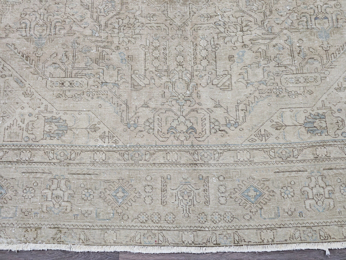 9x12 Vintage Turkish Rug: Hand-Knotted Heriz Wool Carpet