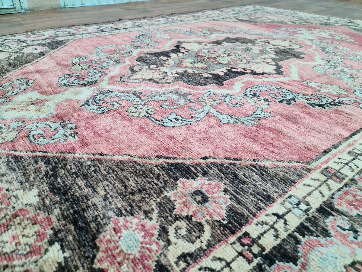 6x9 Vintage Oushak Rug: Hand-Knotted Oriental Wool Carpet