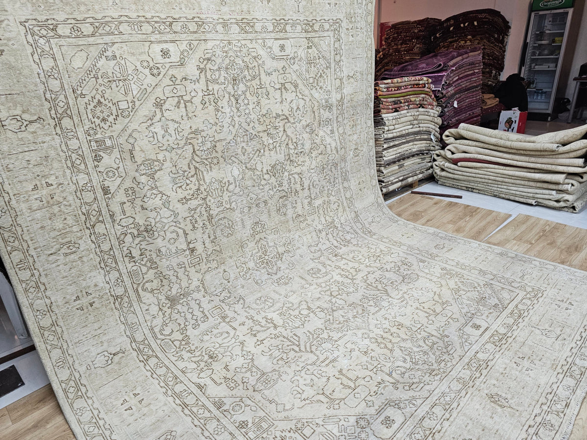 Vintage Anatolian Rug 9x12: A Timeless Treasure for Your Home
