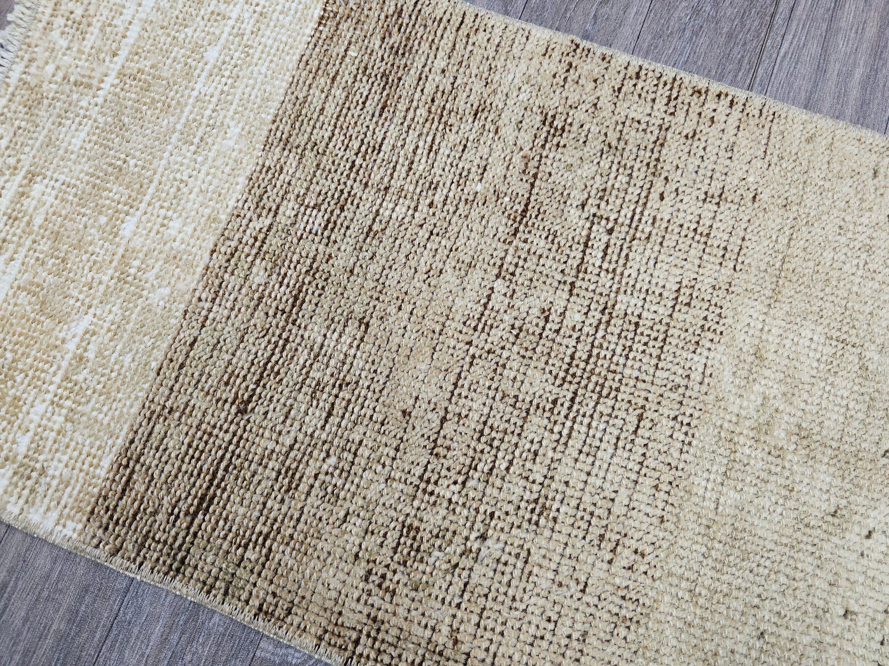 Vintage Oushak Wool Rug: Neutral Turkish Bath Mat (20x35 inches)