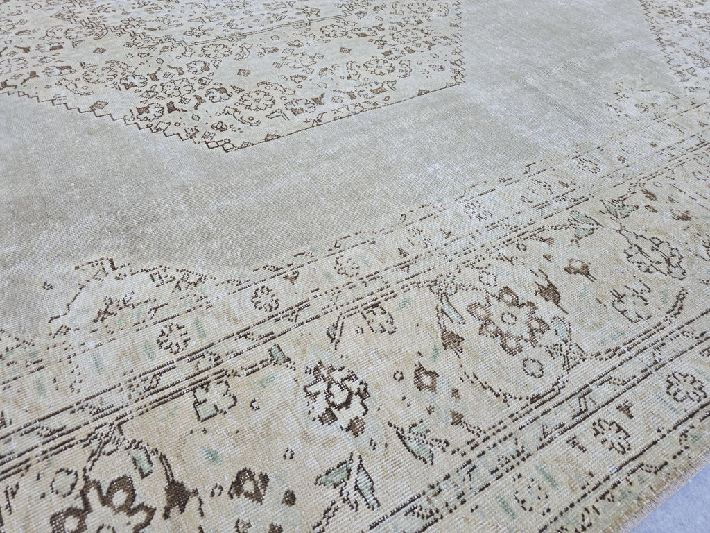10x13 Hand-Knotted Oushak Rug: Vintage Turkish Wool Carpet