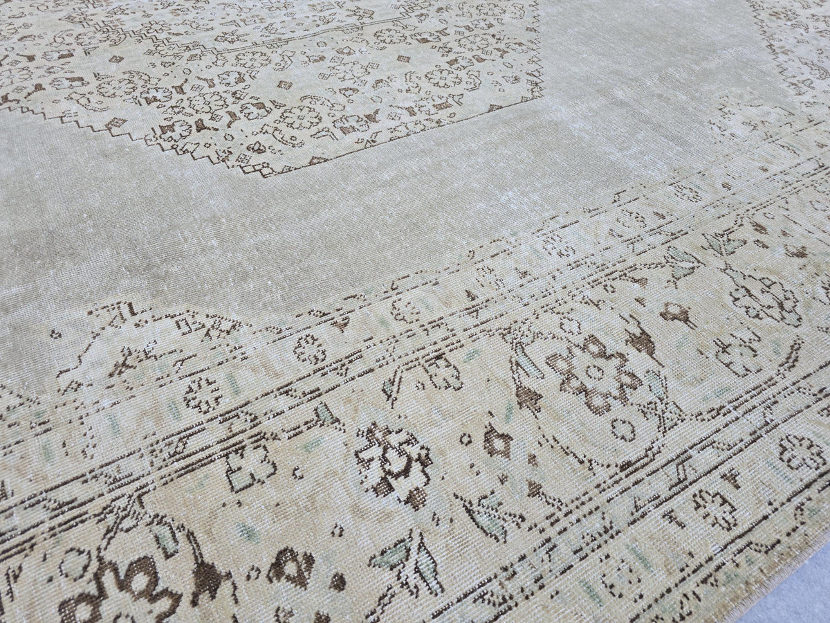 10x13 Hand-Knotted Oushak Rug: Vintage Turkish Wool Carpet