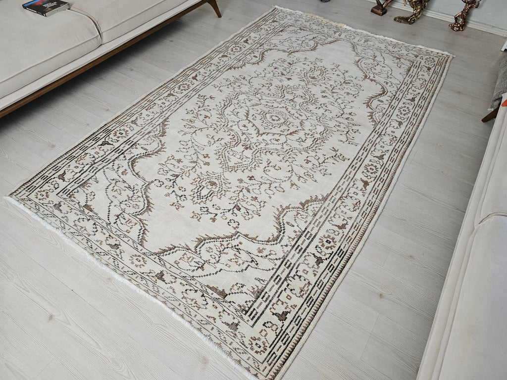 5x8 Vintage Turkish Oushak Rug: Neutral Wool Handmade Carpet
