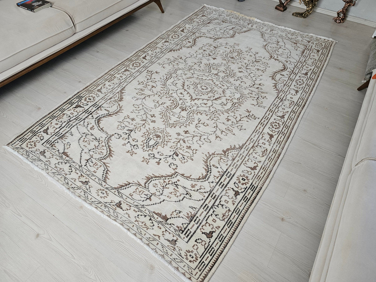 5x8 Vintage Turkish Oushak Rug: Neutral Wool Handmade Carpet