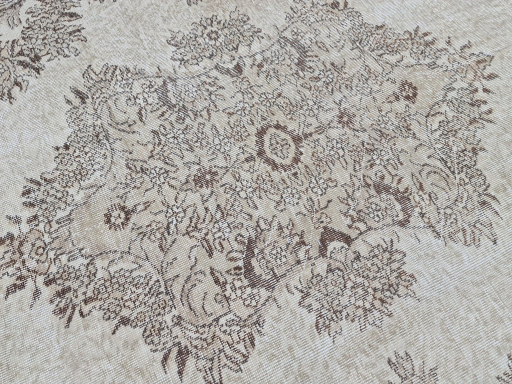 6x9 Vintage Oushak Rug: Hand-Knotted Turkish Wool Medallion Rug