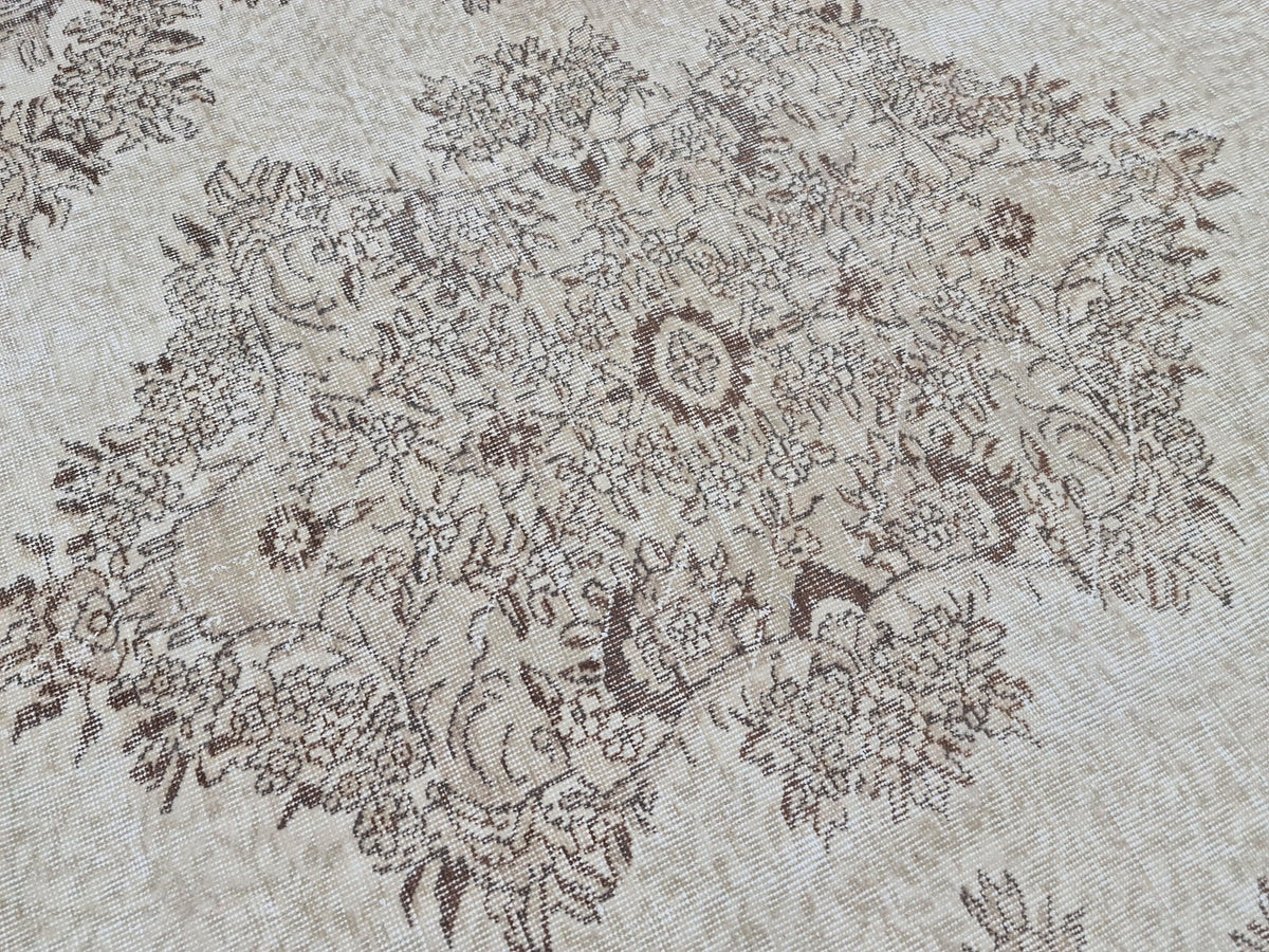 6x9 Vintage Oushak Rug: Hand-Knotted Turkish Wool Medallion Rug