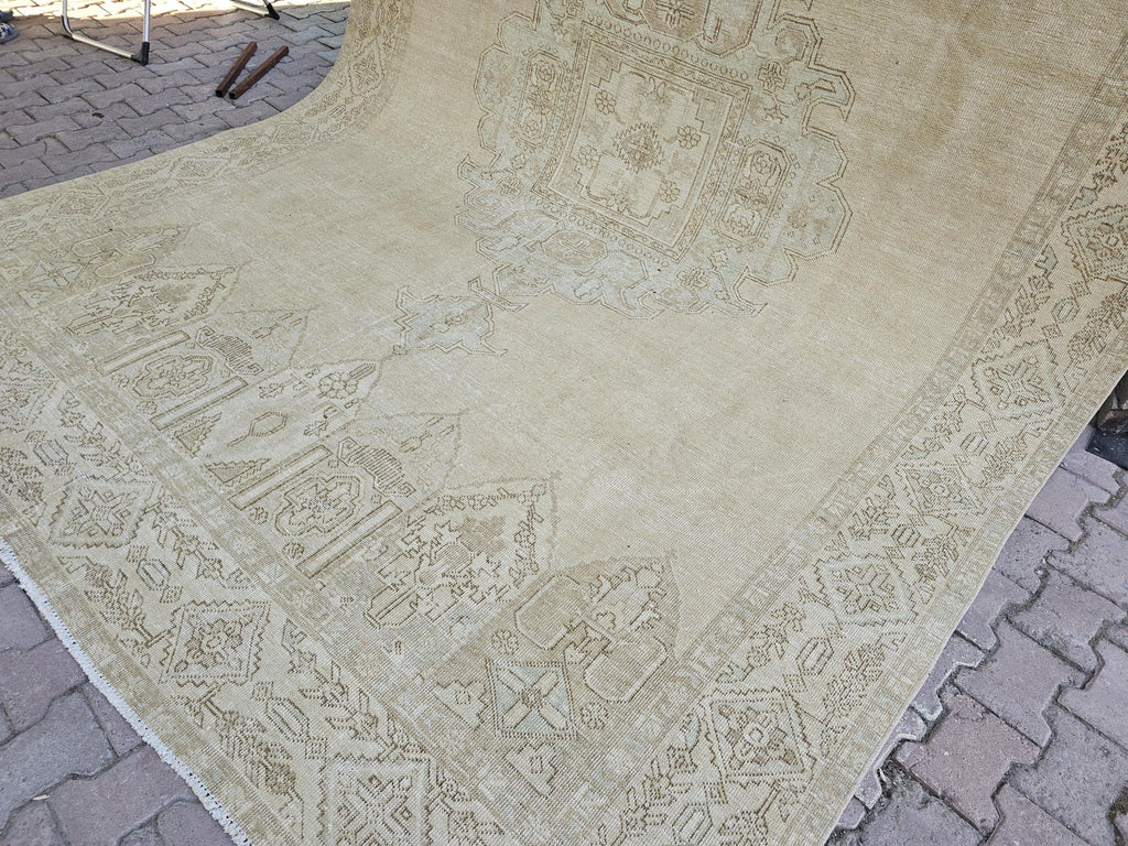 9x12 Hand-Knotted Wool Anatolian Rug: Neutral Beige & Ivory