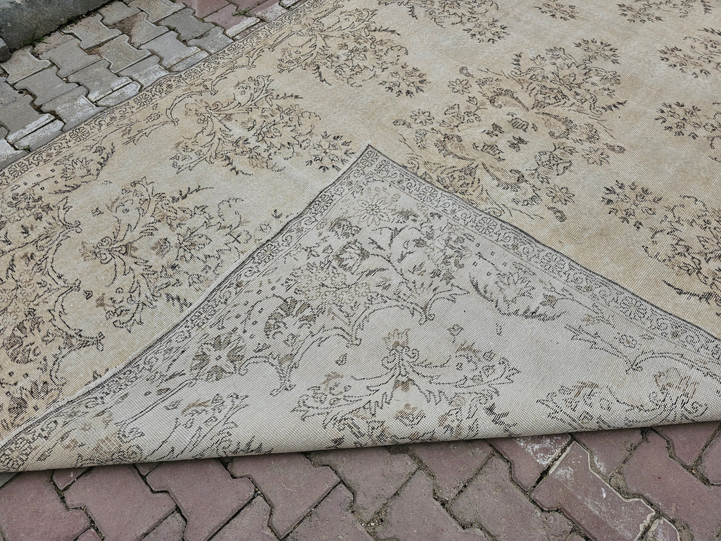 7x10 Vintage Floral Oushak Rug: Handwoven Turkish Wool Carpet (7.10x10.50 ft)