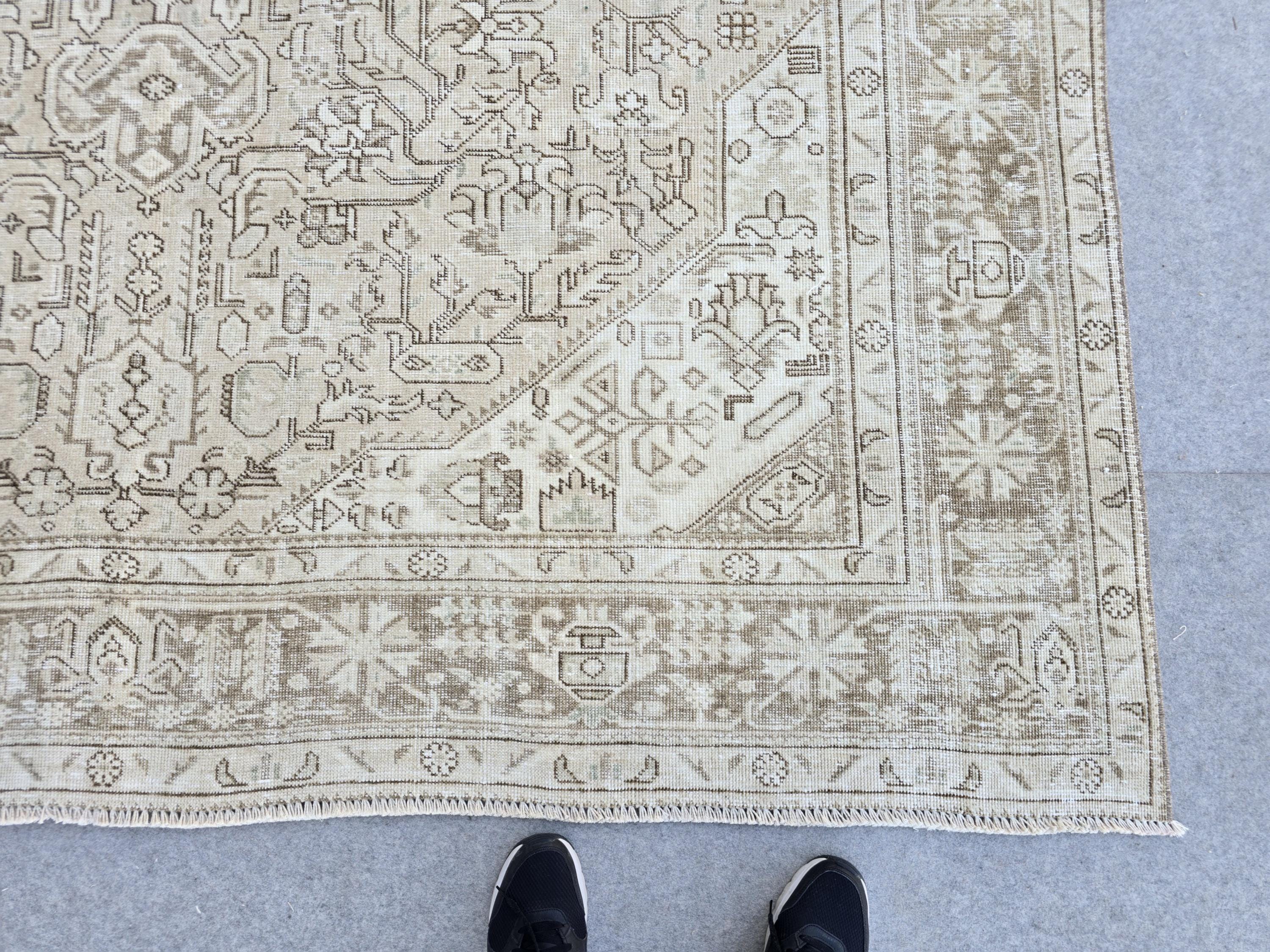 Vintage Rug 8x11, Turkish Area Rug, Warm Beige Wool Rug, Hand Knotted Medallion Rug, Faded Tan Living Room Rug, Boho Farmhouse