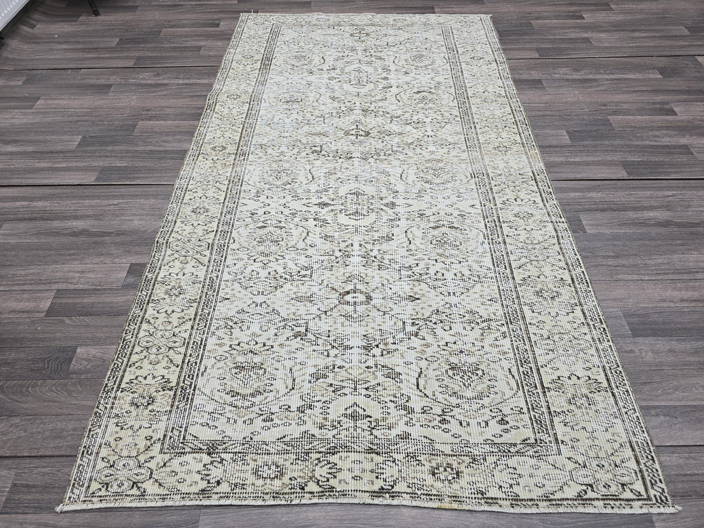 5x8 Vintage Handknotted Anatolian Rug: Cream Beige Wool Oriental Carpet