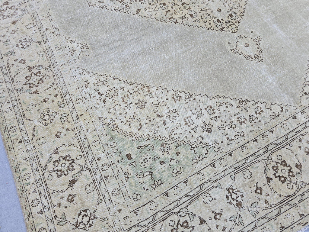 10x13 Hand-Knotted Oushak Rug: Vintage Turkish Wool Carpet