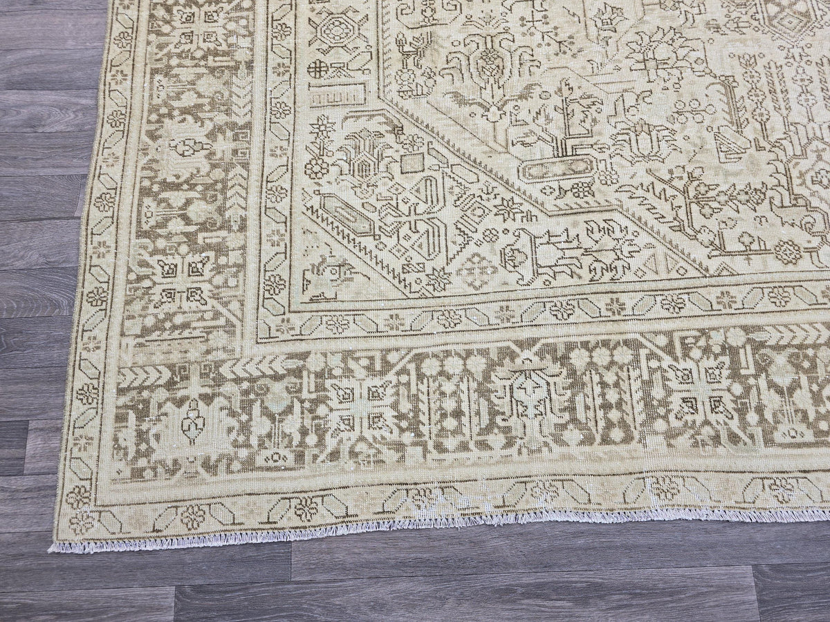 Large Vintage Turkish Oushak Rug: Handwoven Wool, Neutral Cream (9.3x12.4 ft)