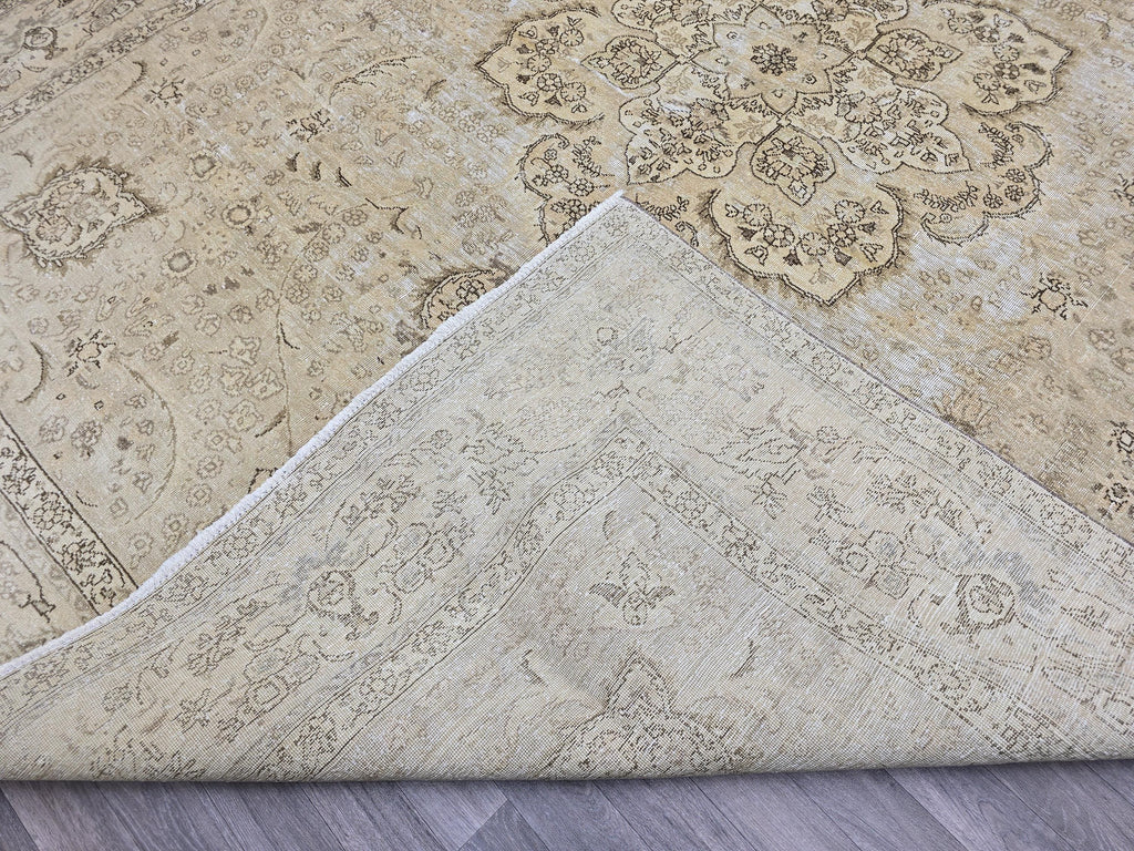 Oversize Oushak Wool Rug 10x13: Vintage Turkish Area Rug