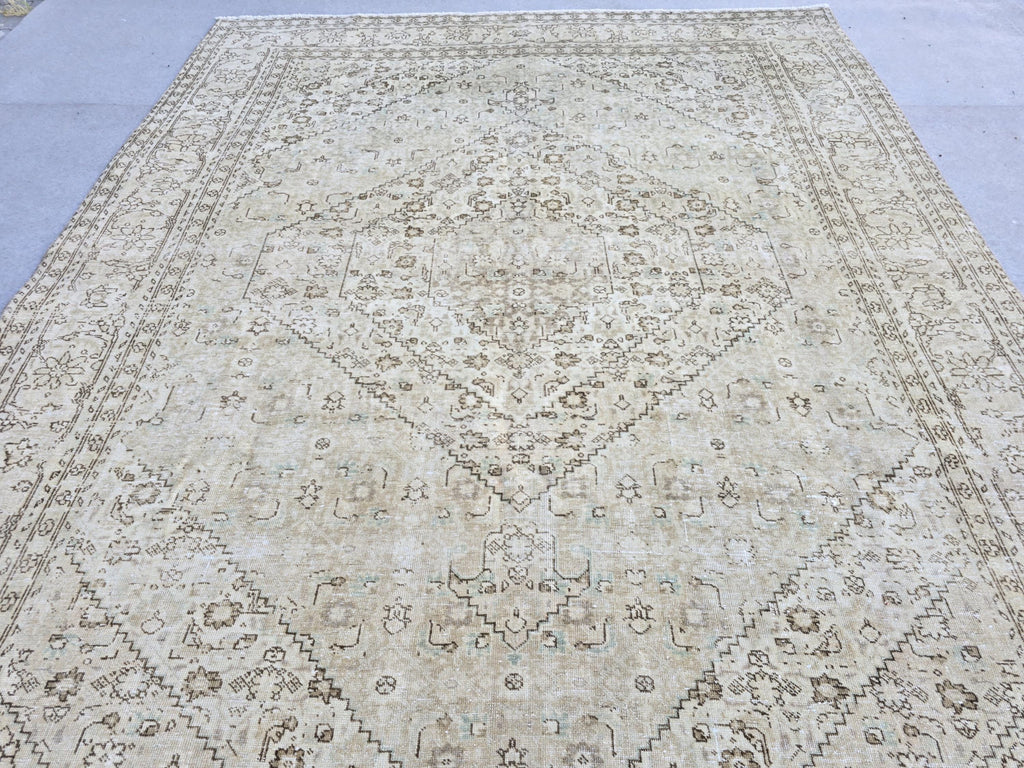 Vintage Turkish Rug 8x10, Neutral Muted Area Rug, Faded Beige Oushak Rug, Large Living Room Rug, Oversized Handmade Wool Rug
