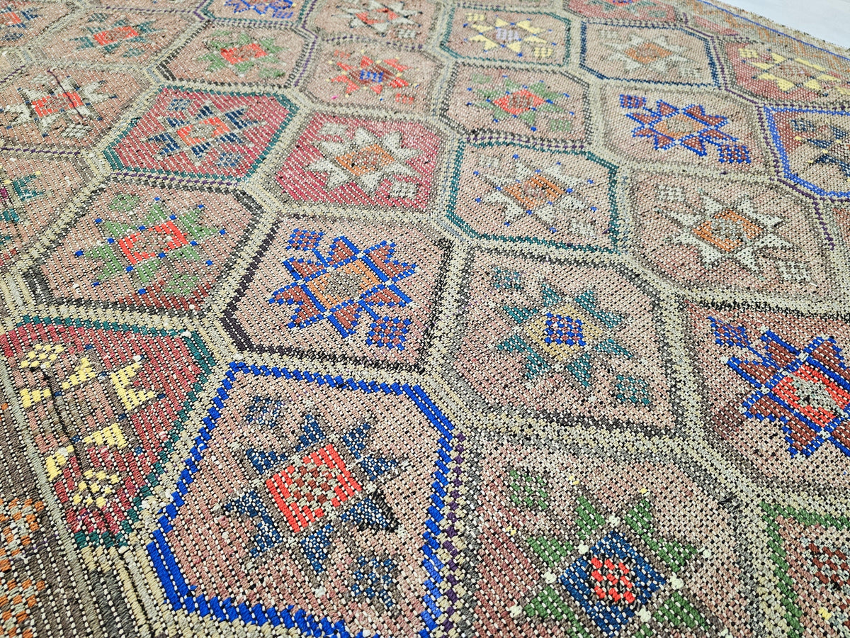 Checkered Vintage Handknotted Wool Rug: 5x9.5 ft Eclectic Oriental Carpet
