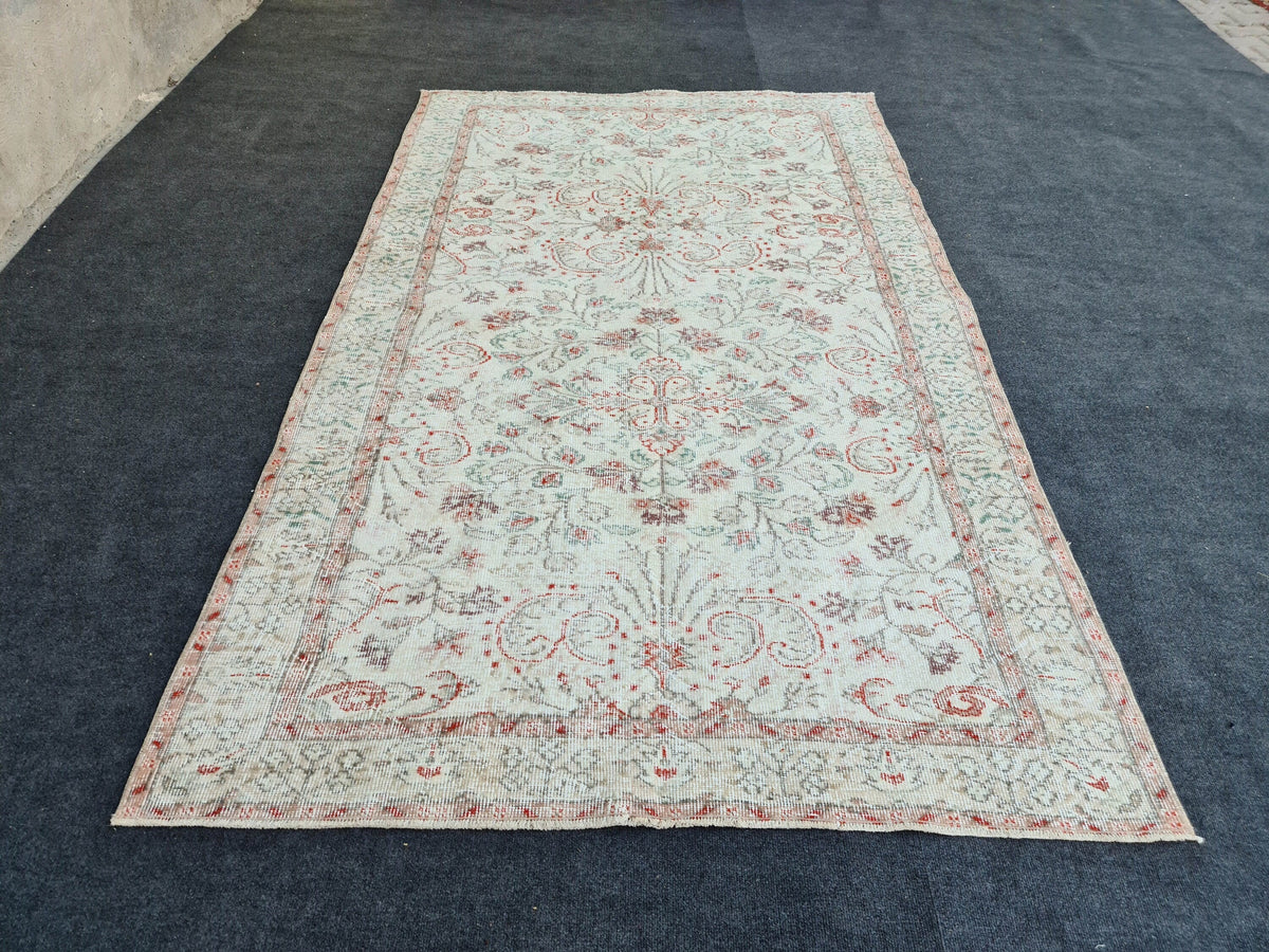 5x9 Vintage Hand-Knotted Oushak Rug: Cream Turkish Wool Area Rug