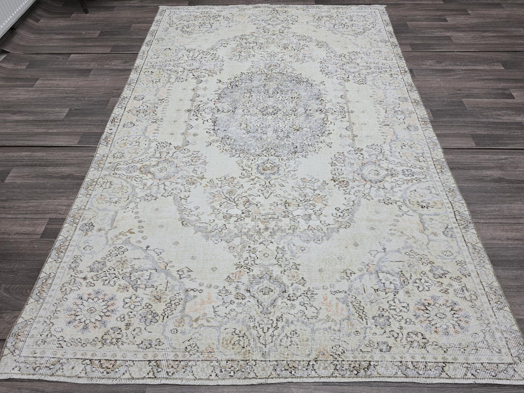 Vintage Cream Oushak Rug 5x9: Muted Anatolian Style Wool Carpet