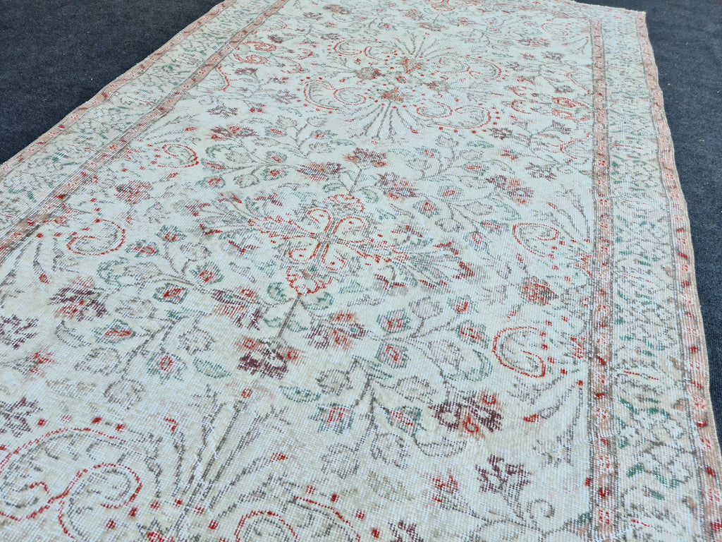 Hand Knotted Wool Turkish Rug: 5x9 Cream Floral Isparta Rug