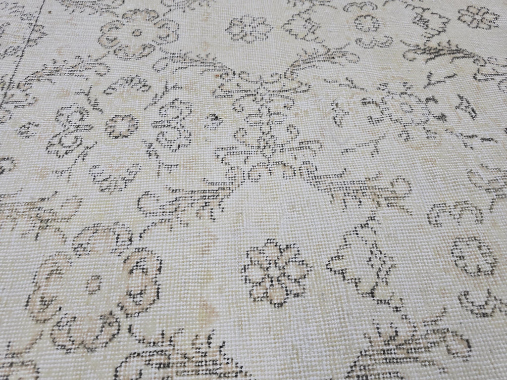 Vintage Turkish Oushak Rug 5x8: Handwoven Cream Floral Medallion
