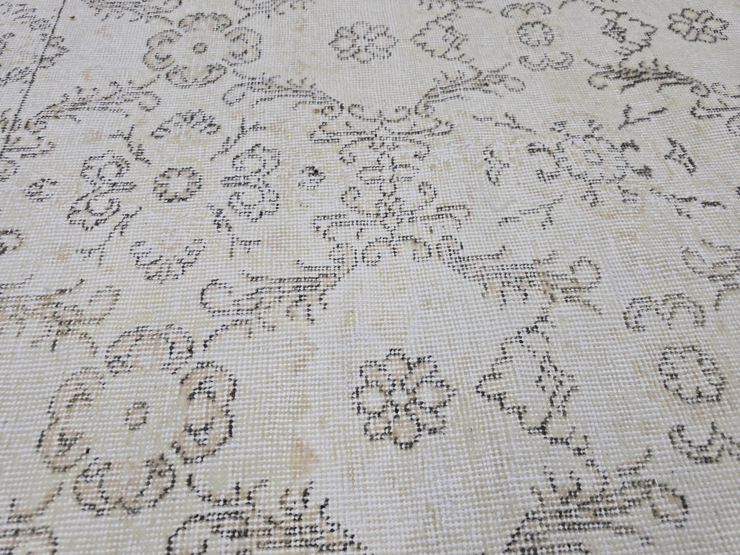 Vintage Turkish Oushak Rug 5x8: Handwoven Cream Floral Medallion