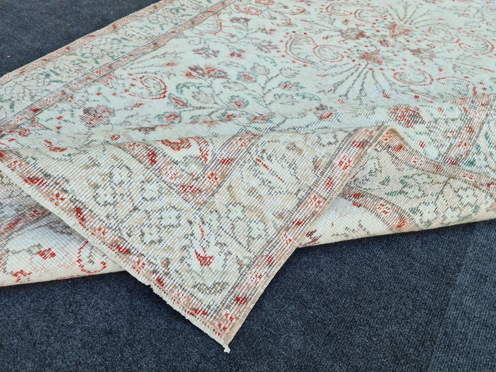 Hand Knotted Wool Turkish Rug: 5x9 Cream Floral Isparta Rug