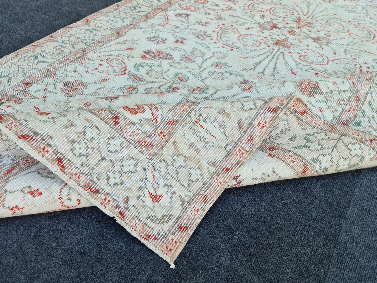 Hand Knotted Wool Turkish Rug: 5x9 Cream Floral Isparta Rug