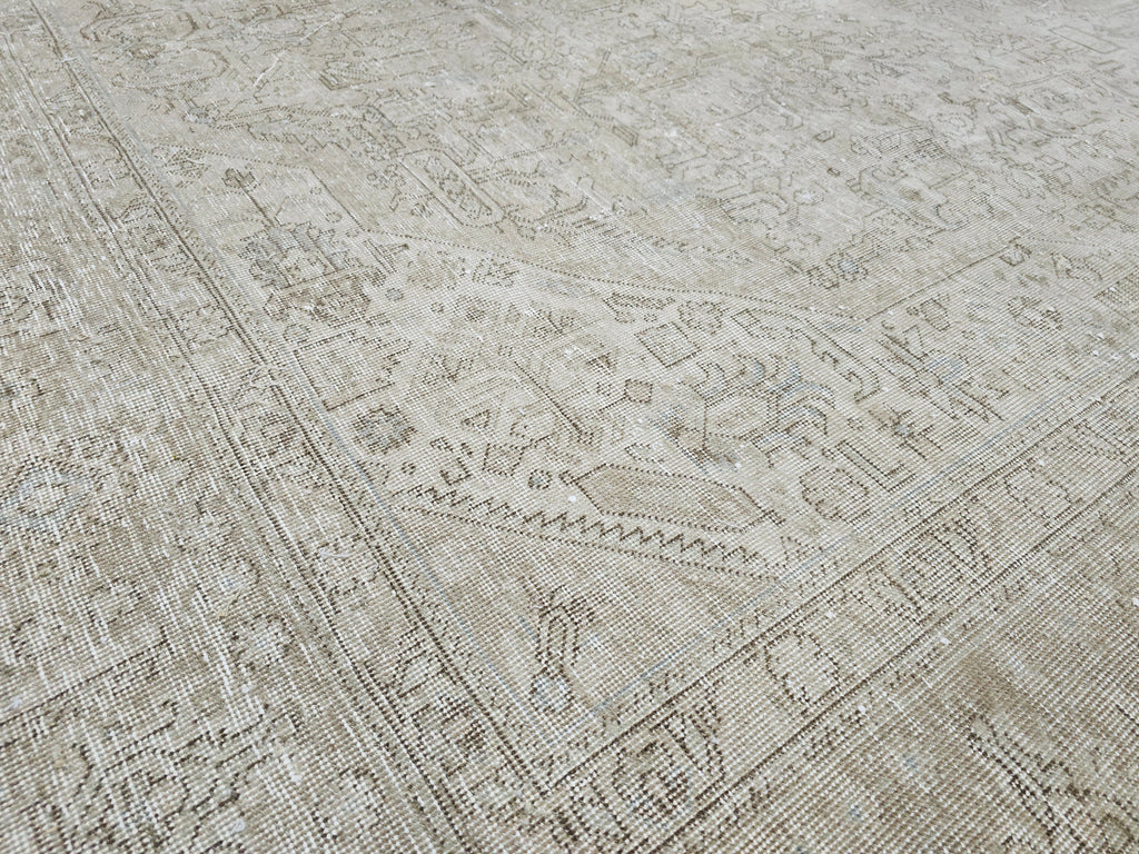 9x12 Vintage Turkish Rug: Hand-Knotted Heriz Wool Carpet