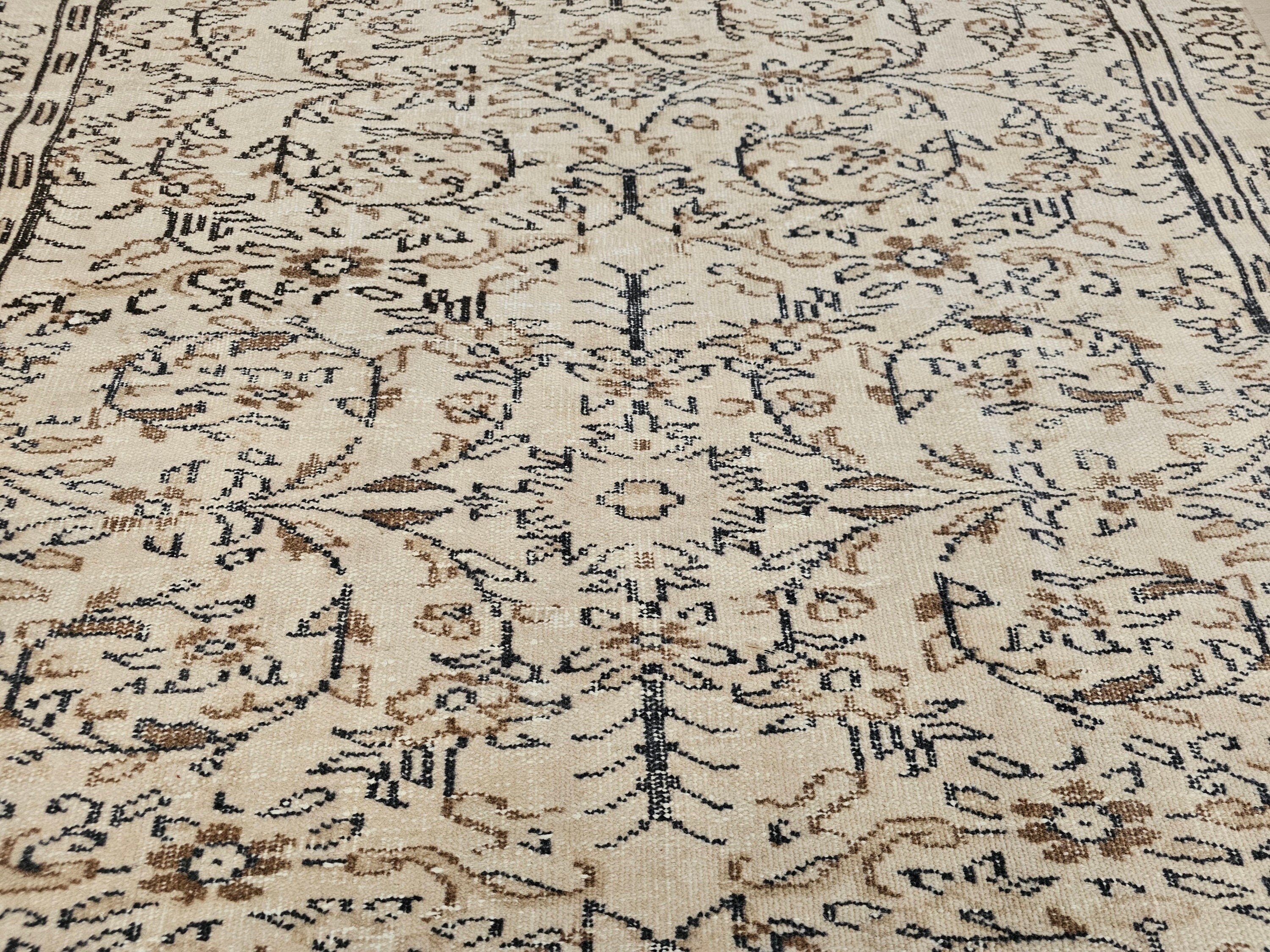 Cream Floral Oushak Rug: 5x9 Vintage Hand-Knotted Turkish Wool