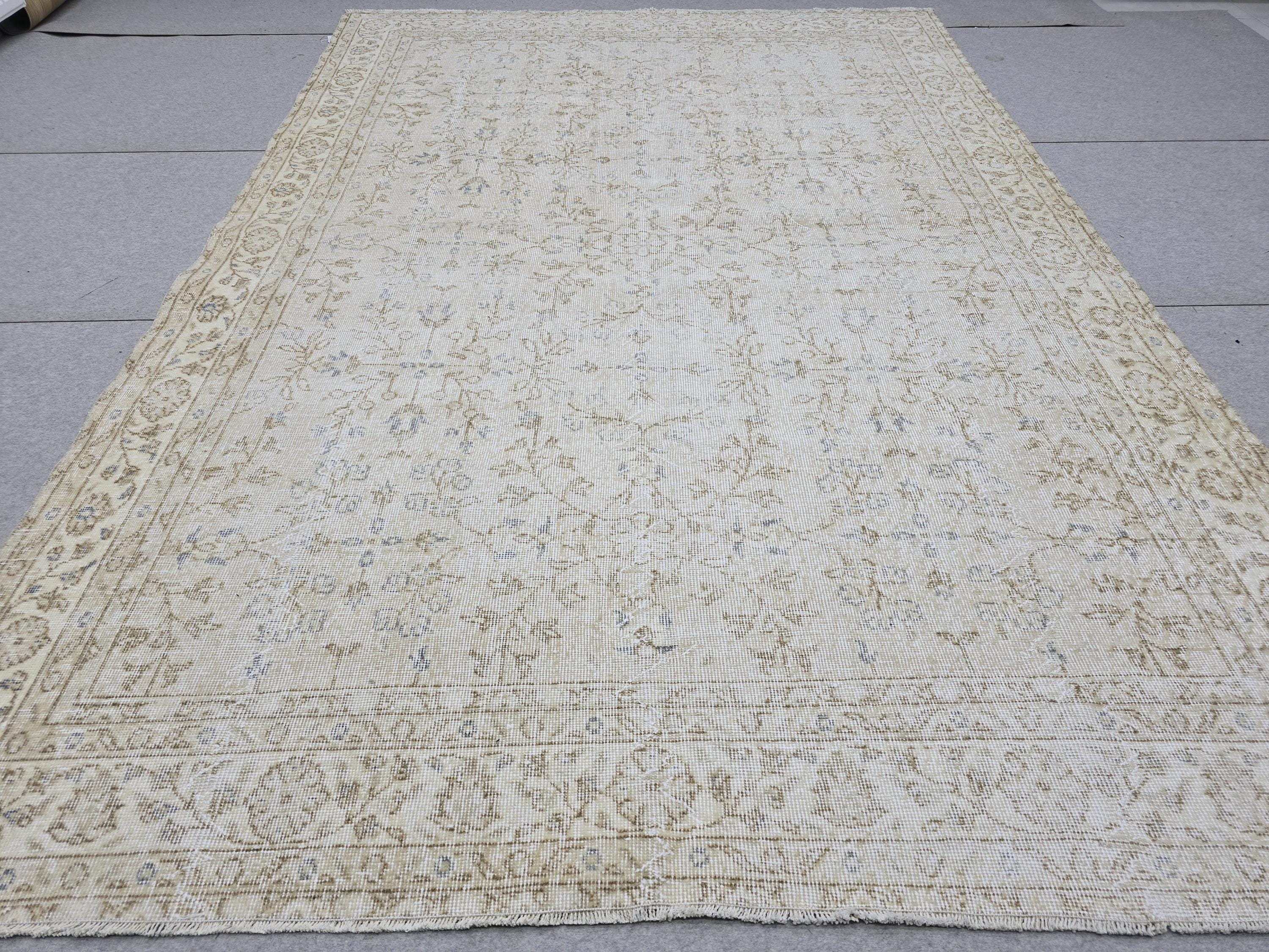 6x9 Vintage Rug Muted Floral | Turkish Wool Area Rug Neutral | Beige Bedroom Carpet Distressed
