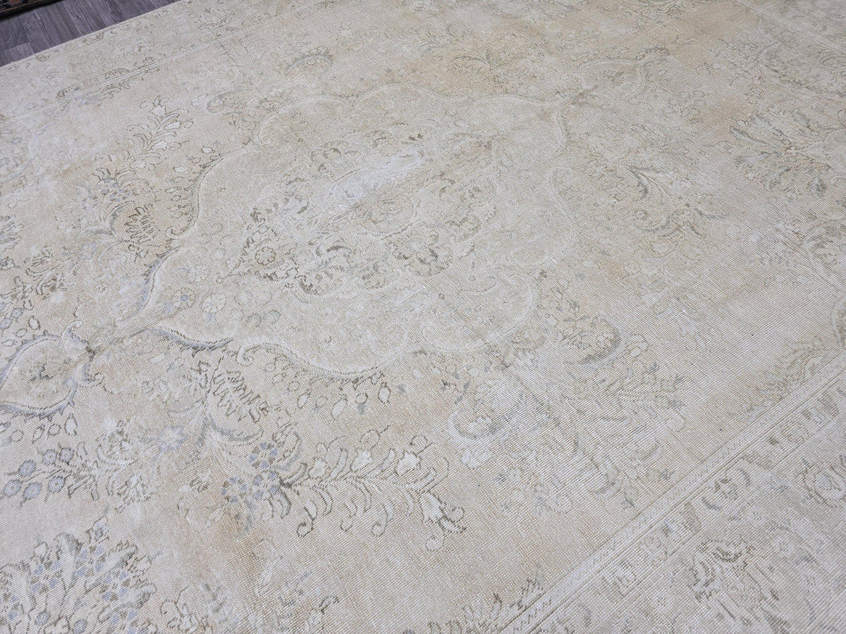 Antique Ivory Anatolian Rug 9x13: Handwoven Wool Floral Carpet