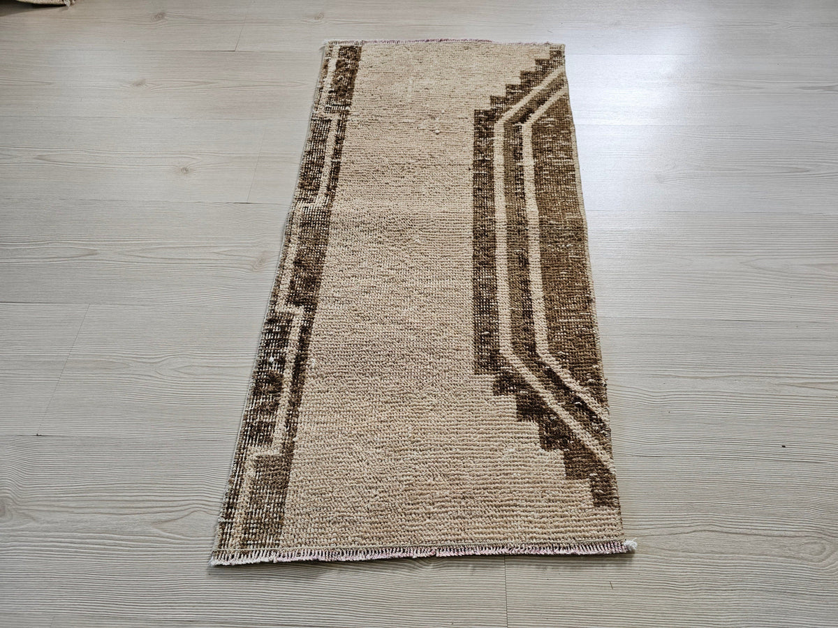 Vintage Oushak Turkish Rug: 18x36 inch Wool Doormat