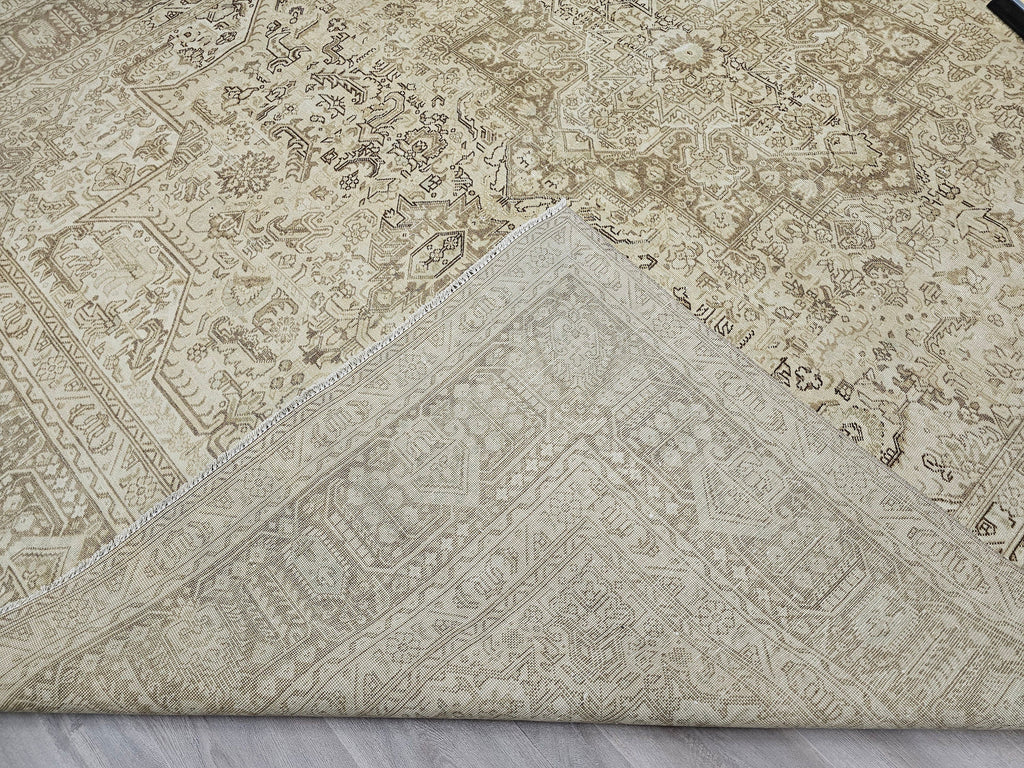 Vintage Handwoven Heriz Wool Rug 9x12: Neutral Beige Geometric Design